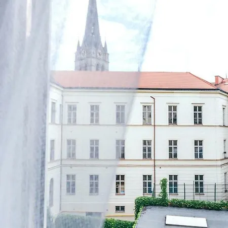 Modern In The Center With Parking Praga